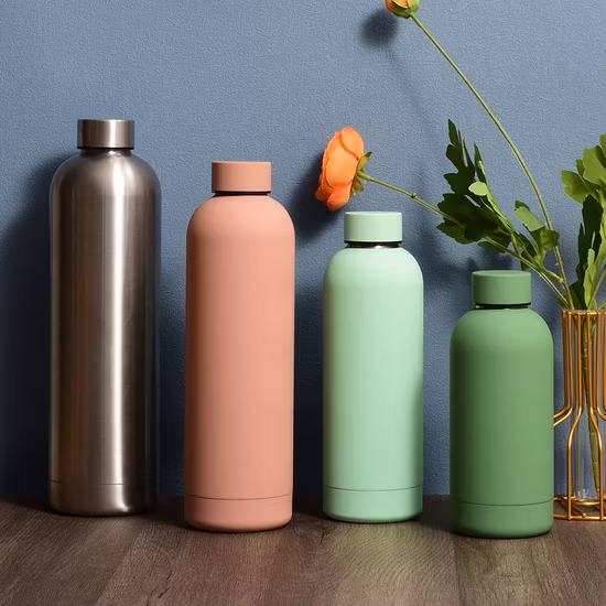 Sans BPA Fantaisie En Gros Boire OEM Coloré En Métal Personnalisé Portable Thermique Vide Gym Termos Sports Chauds Isolé En Acier Inoxydable Flacon Bouteille D'eau
